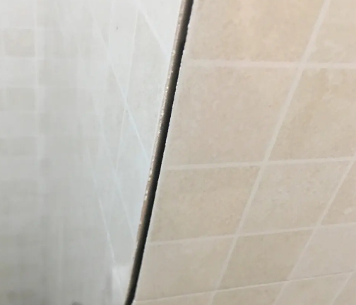山东瓷砖空鼓维修公司分享阳台瓷砖脱落的修复过程可以分为以下几个步骤